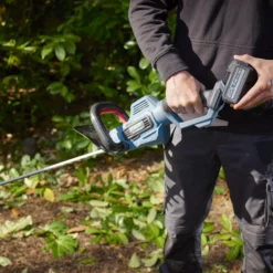 Erbauer 18V 550mm EHT18-Li - KIT Cordless Hedge Trimmer 11 Erbauer 18V 550mm EHT18-Li - KIT Cordless Hedge Trimmer -Garden Seed Store erbauer 18v 550mm eht18 li kit cordless hedge trimmer3663602418269 11i scaled