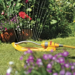 Hozelock Plus Swinging Sprinkler -Garden Seed Store hozelock plus swinging sprinkler5010646037679 04i