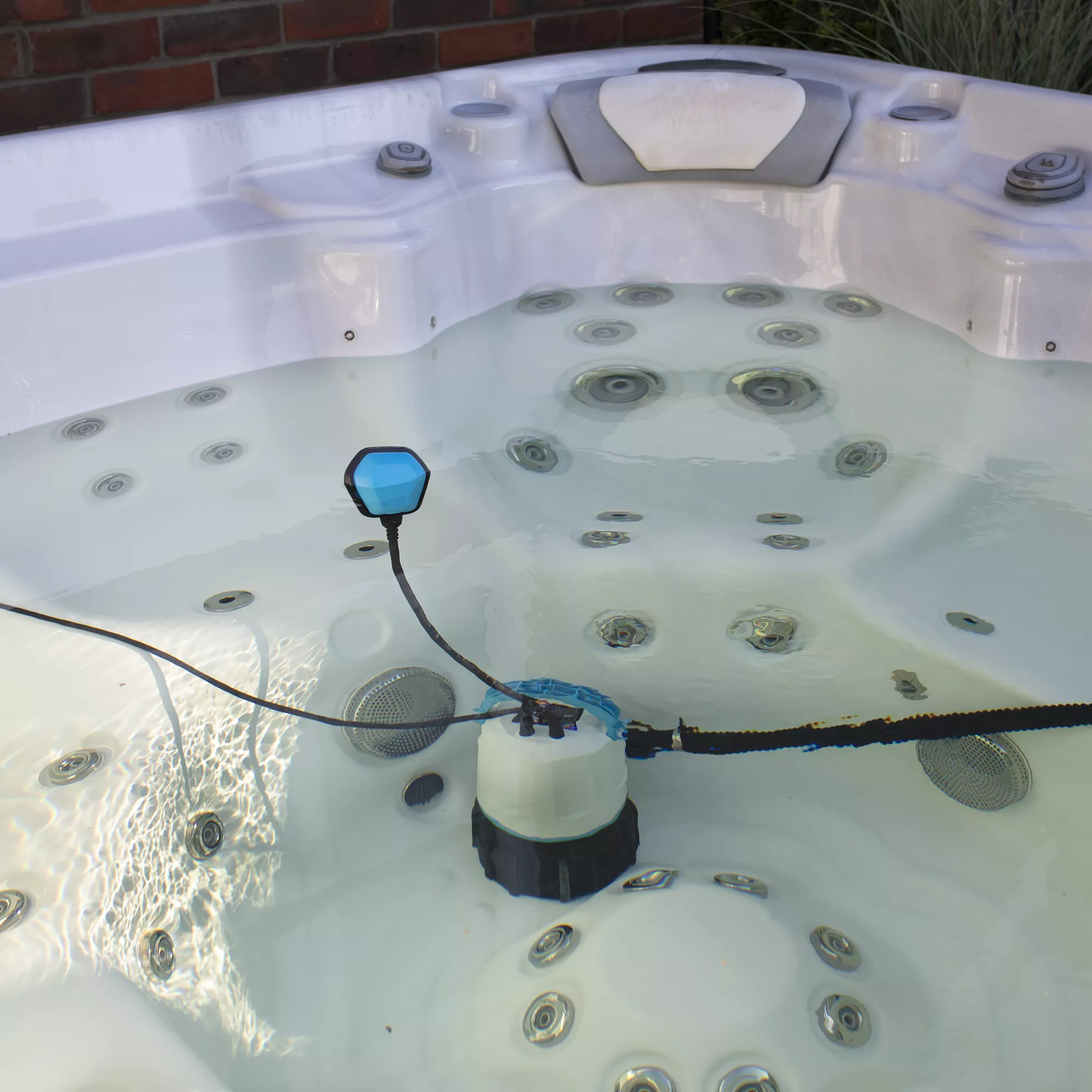 Mac Allister 400W Clean & Dirty Water Pump 5 Mac Allister 400W Clean & Dirty Water Pump - Image 5